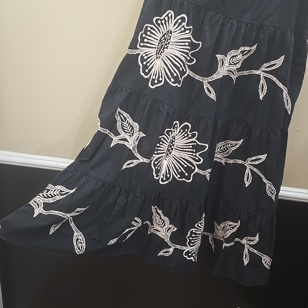 Tunique Boho Black Skirt with Tan Floral Embroidery Sz M Zipper Closure - Picture 2 of 6